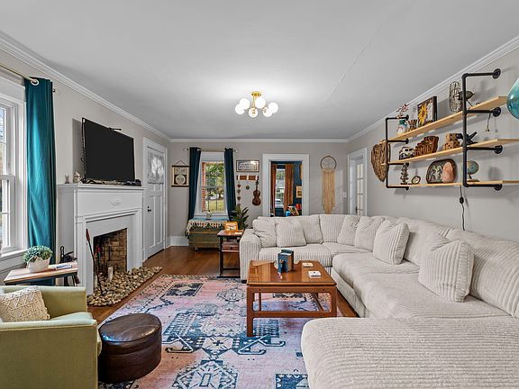 3rd image of 222 E Nash St