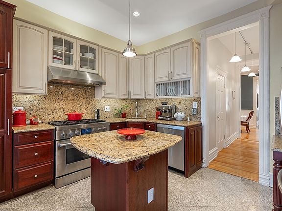 5th image of 1039 W Belden Ave #2