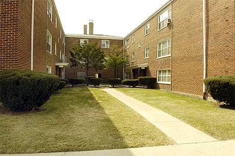 2nd image of 2455 W Bryn Mawr Ave