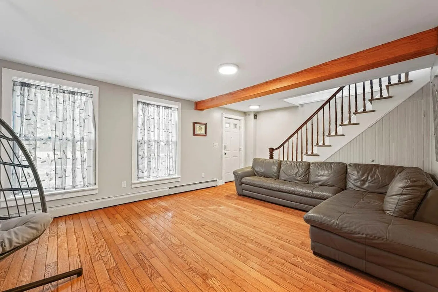 3 bed, 1.0 bath, $6,096 — Photo 2