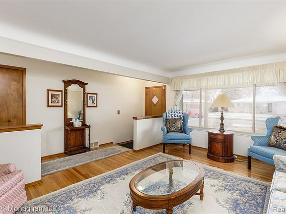 5th image of 30632 Gruenburg Dr