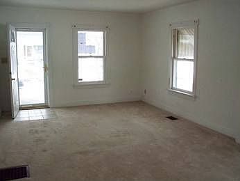 4th image of 2719 Kennedy Ave
