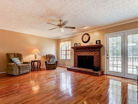 2nd image of 1105 Turnberry Dr