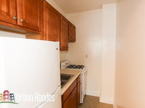 2nd image of 425 W Roscoe St #Ua609