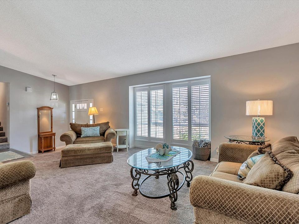 1st image of 1050 Round Hill Cir