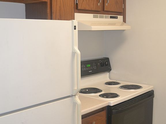 4th image of 12 Saint James Pl #408