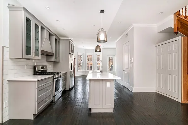 Rented by Compass | media 32