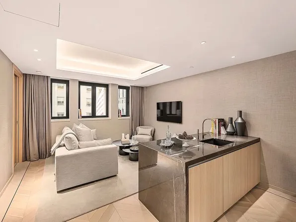 685 5th Ave #6B, New York, NY 10022