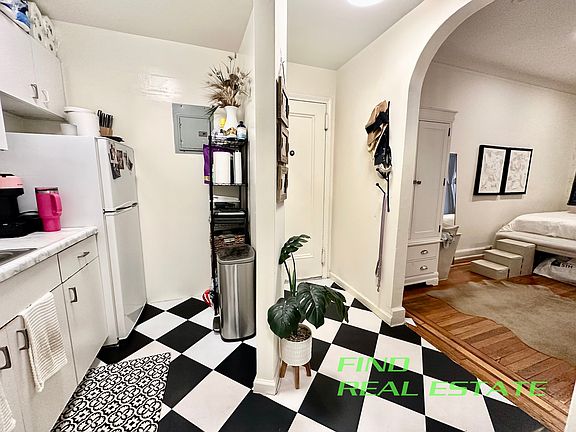 2nd image of 20 W 76th St APT 1A