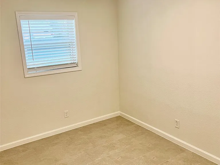 21510 Ruth Dr — Photo 8