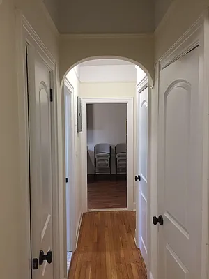 Rented by Metroline Realty | media 22