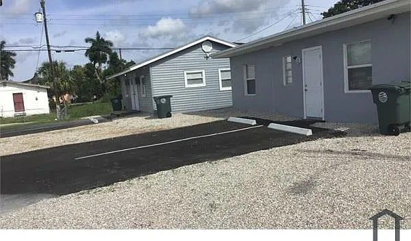 1 bed, 700 sqft, $899 — Photo 2