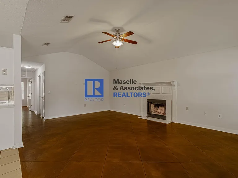 1212 Barnett Bend Cir — Photo 9