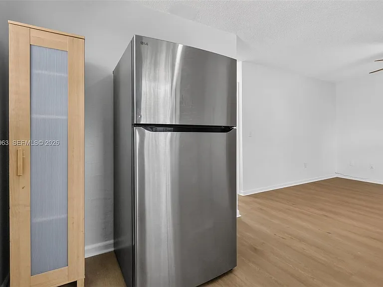 458 SW 9th St #1 — Photo 8