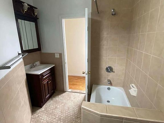 5th image of 338 Hamilton Ave #2C