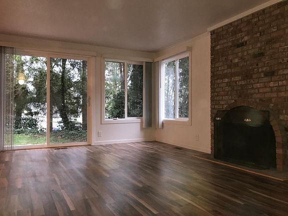 2nd image of 17540 NE 88th Pl