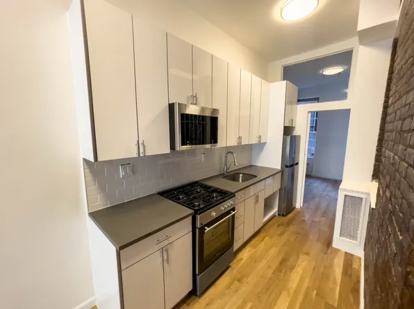 257 West 10th Street image 1 of 6