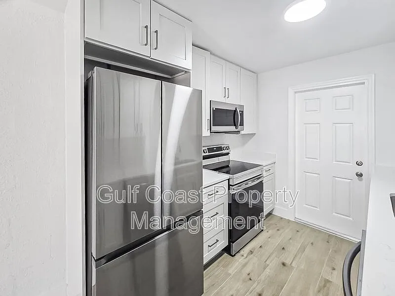 2 bed, 1.0 bath, 612 sqft, $1,350 — Photo 3