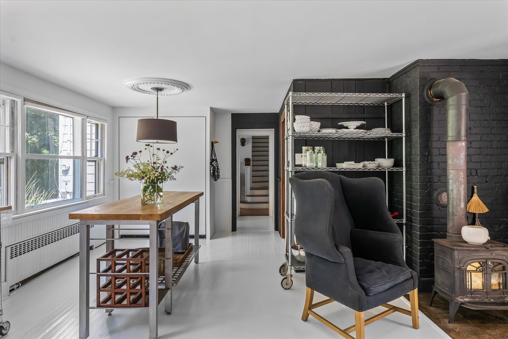  Open plan kitchen w/wood burning stove