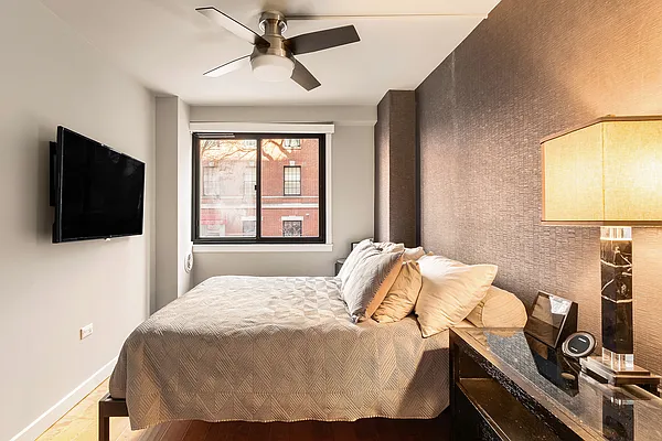Rented by Warburg | media 10