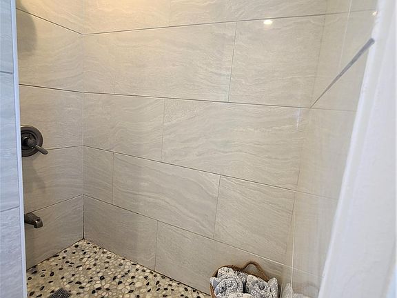 5th image of 3-410 Kaha St #3