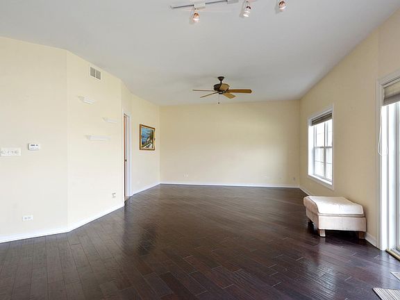 4th image of 215 Heather Ln