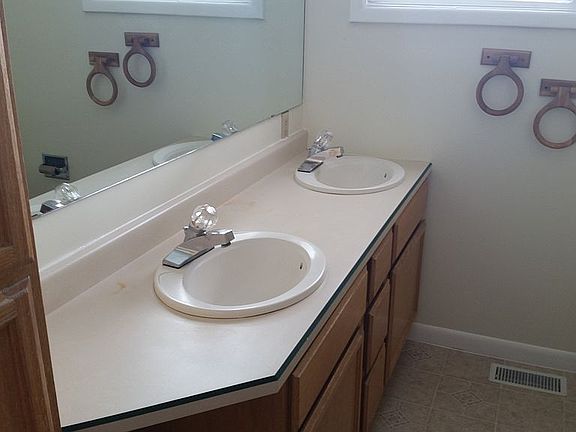 Main Bath/Double Vanity