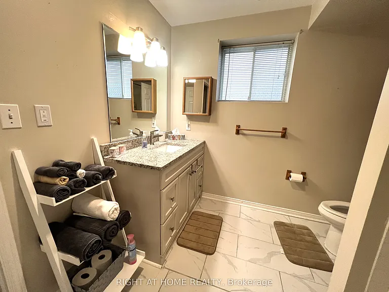 590 Arbour Cres — Photo 32
