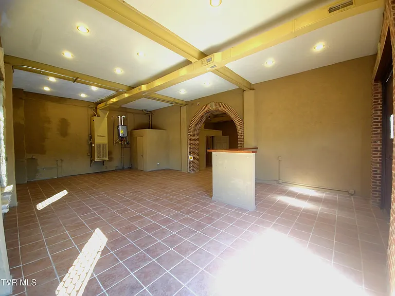 1009 E Sullivan St — Photo 8