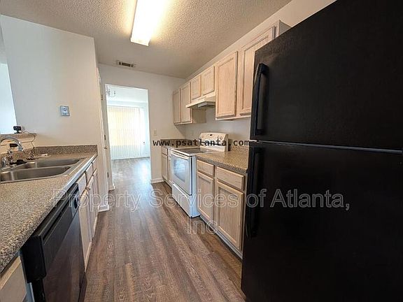 5th image of 221 Hillandale Park Way