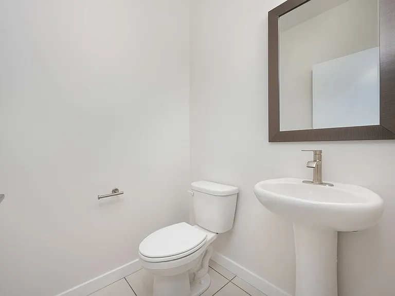 5575 Westmorland Dr — Photo 15