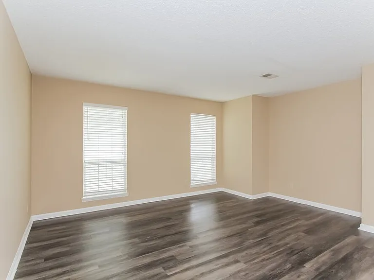 8307 Houndstooth Dr — Photo 10