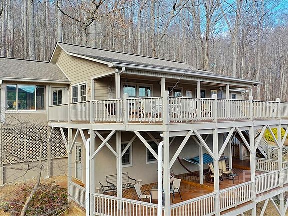 3rd image of 187 Trillium End Ln