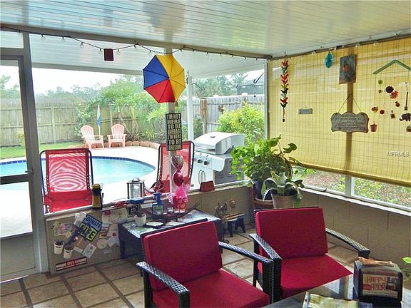 4th image of 406 S Alderwood St