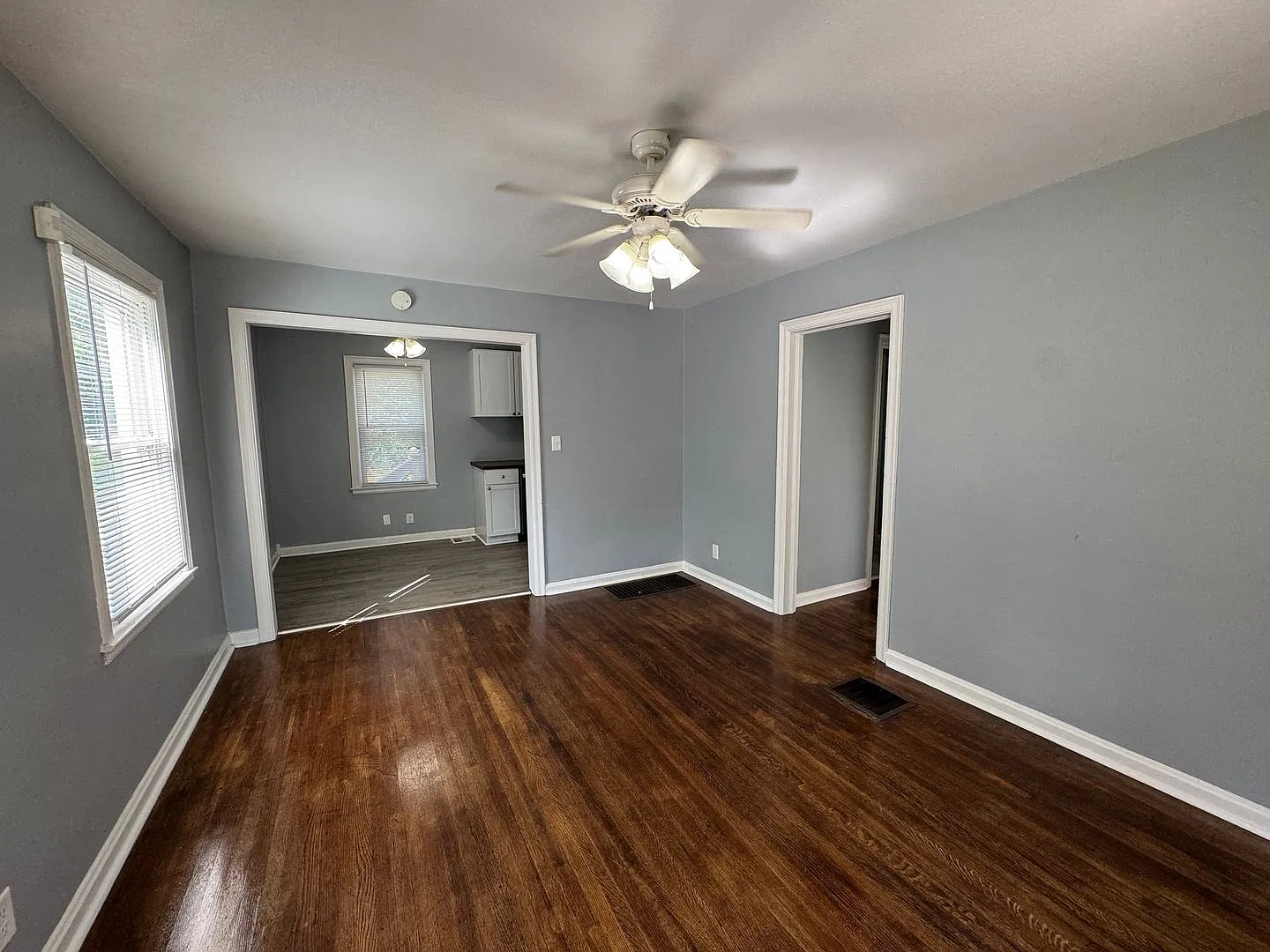 Little Flower 3 Bedrooms and 1 Bath with Central Air — Photo 2