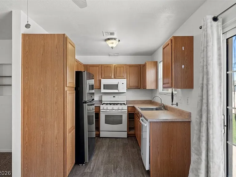 245 Meyers Ave — Photo 5