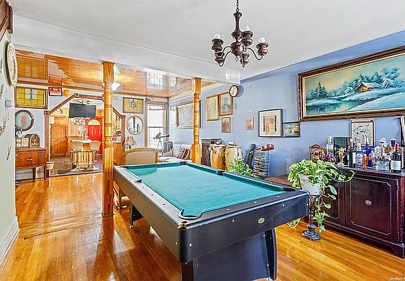 5th image of 2518 Gillmore St