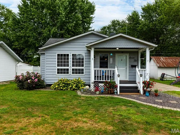 710 E Pearl St, Staunton, IL 62088