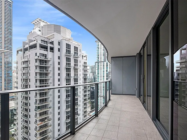 Brickell Plz — Photo 3