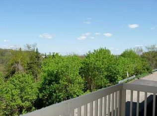 28 Shadow Dr, Whitehall, PA