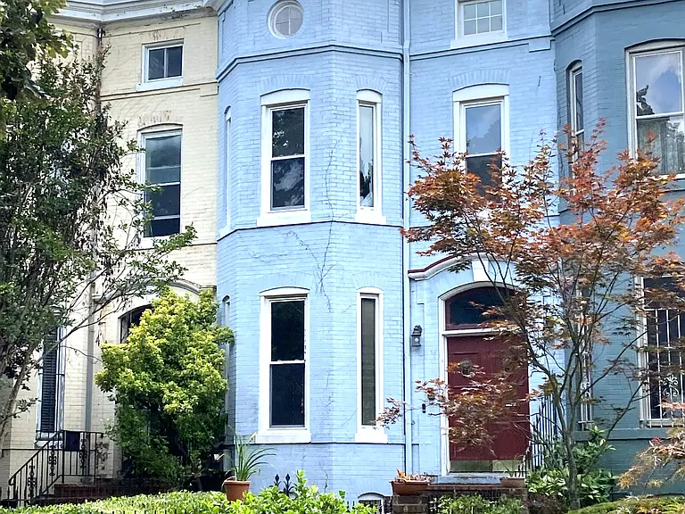 Nice neighborhood with plenty of on-street parking