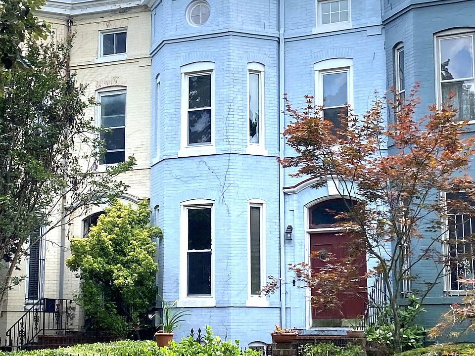 Nice neighborhood with plenty of on-street parking