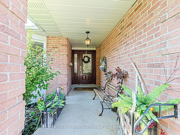 3rd image of 326 Darlington Cres