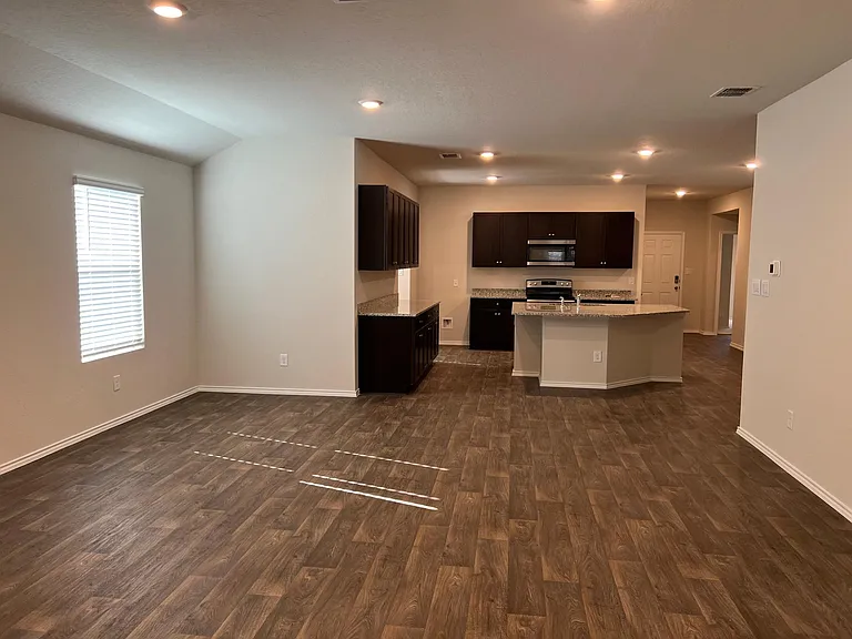 937 Armadillo Dr — Photo 10