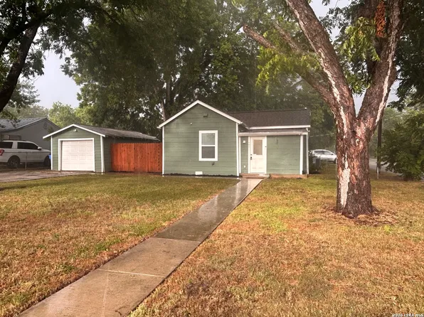 505 N Heideke, Seguin, TX 78155
