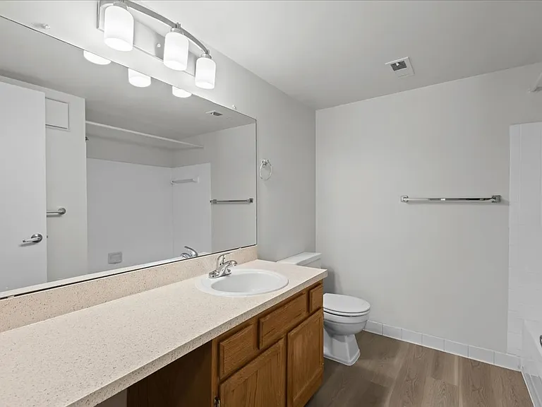 Willow Tree Apartments — Photo 22