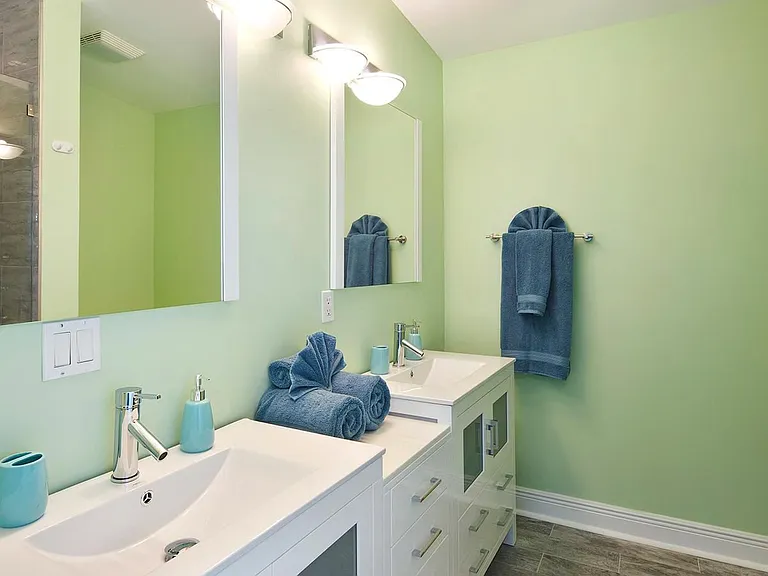 32 Beach Dr — Photo 18