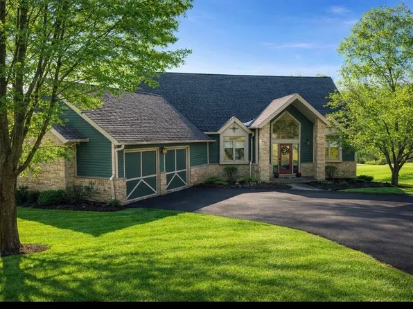 15 Augusta Dr, Galena, IL 61036