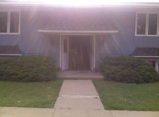 304 Central Dr APT 6, Pella, IA 50219