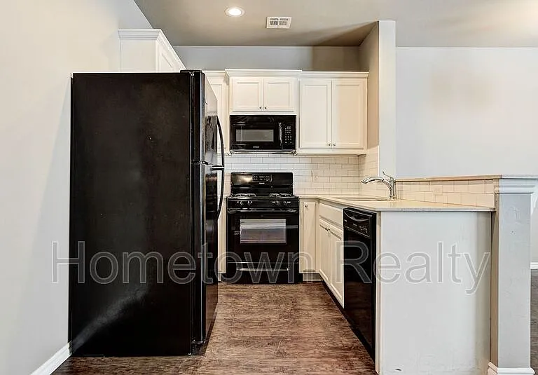 788 SW 13th St — Photo 18